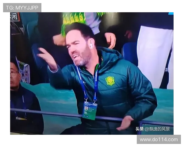 伊万现场掏手机拍下塞尔吉尼奥助攻林良铭精彩配合瞬间